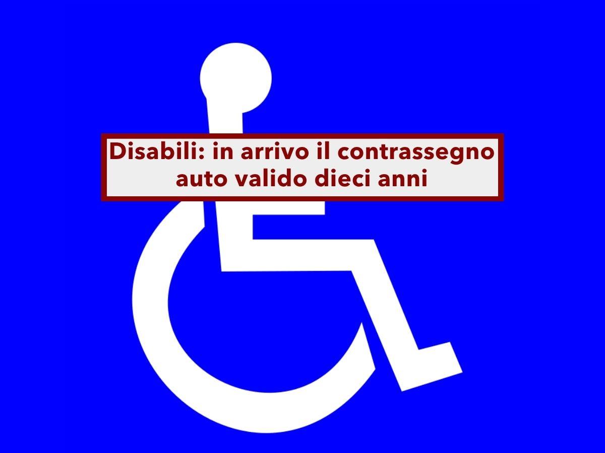 Disabili, in arrivo il nuovo contrassegno che dura dieci anni: te lo mandano a casa gratis e vale in tutta Europa