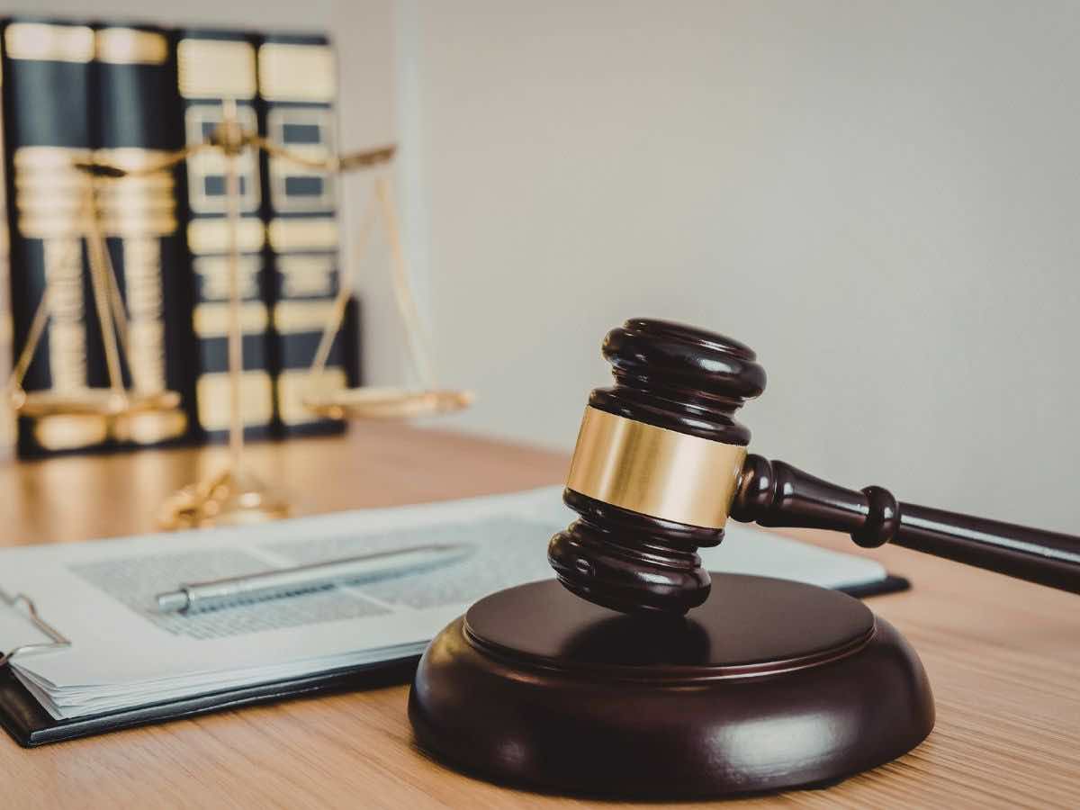 Conto corrente cointestato e successione: le somme si presumono comuni, ma la presunzione pu� essere vinta con prova della loro esclusiva provenienza