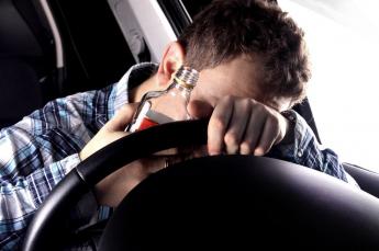 Incidente per guida in stato di ebbrezza, anche il passeggero può essere considerato responsabile: ecco quando