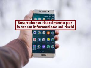 Smartphone, da oggi puoi chiedere il risarcimento se lo hai sempre usato all'orecchio e vicino ai figli: nuova ordinanza