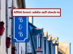 Affitti brevi, addio self check-in, obbligo riconoscimento de visu degli ospiti, anche con videocamera: nuova sentenza