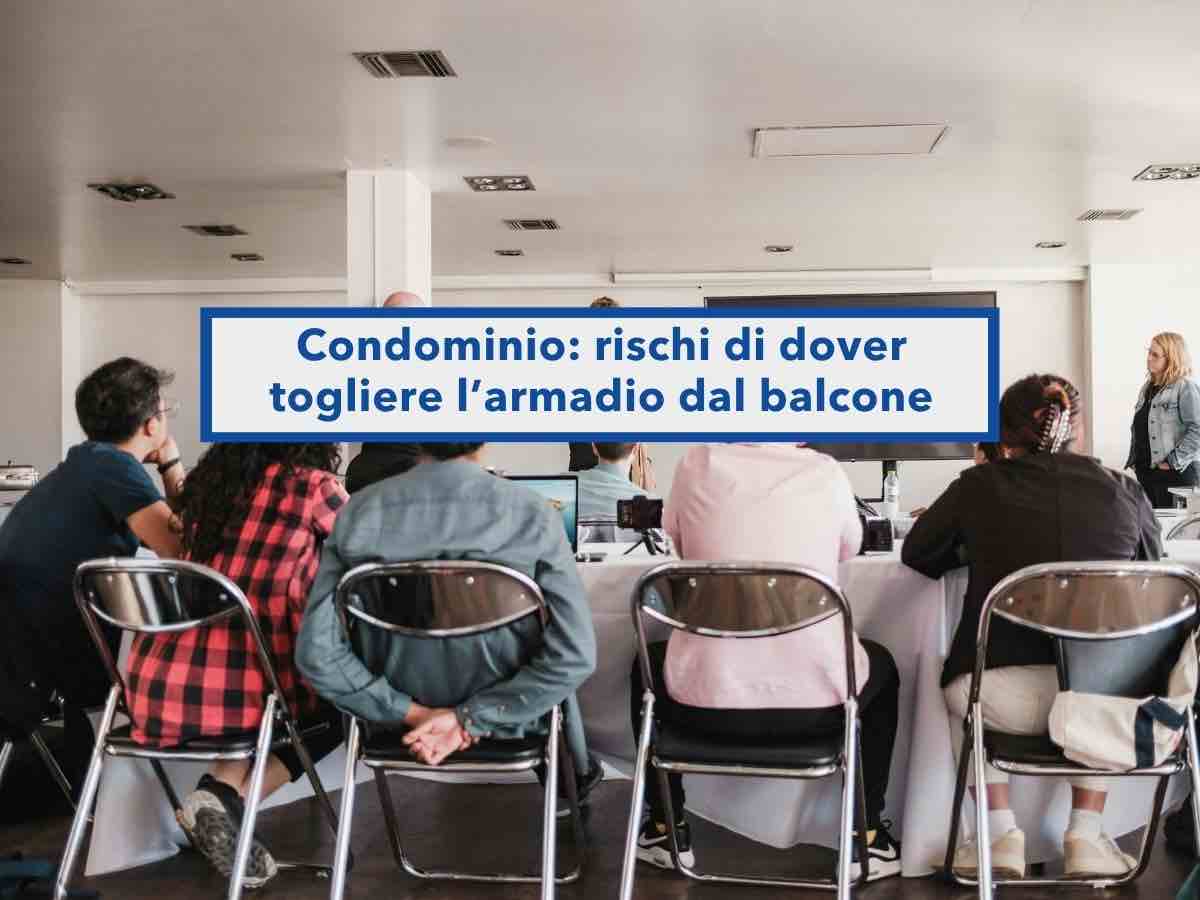 Condominio, ora scatta la rimozione di mobili e armadi sul tuo balcone, se tolgono aria e luce al vicino: nuova sentenza