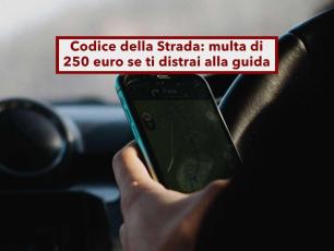 Codice della Strada, in arrivo 150 euro di multa e meno 5 punti se togli lo sguardo dalla strada: ecco la nuova proposta