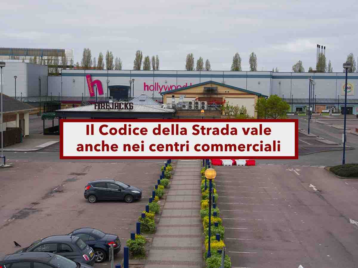 Multe nei parcheggi dei centri commerciali, il Codice della Strada va rispettato anche l: ecco le sanzioni previste